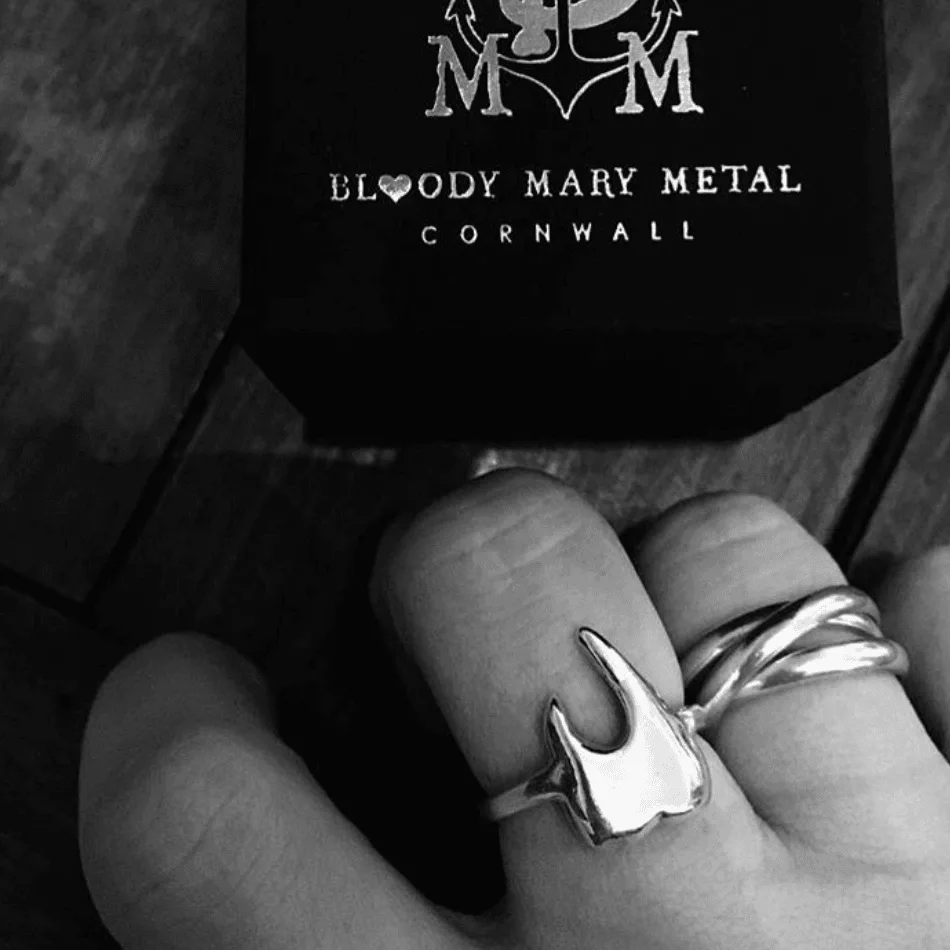 Dark Side vs Light Side Schmuck: Welche Kollektion passt zu Ihrem Stil?