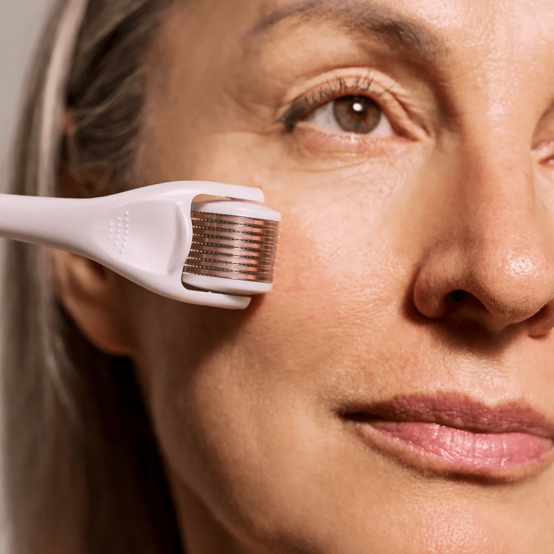 De Derma Roller | 540 titanium microneedle gezichtstool