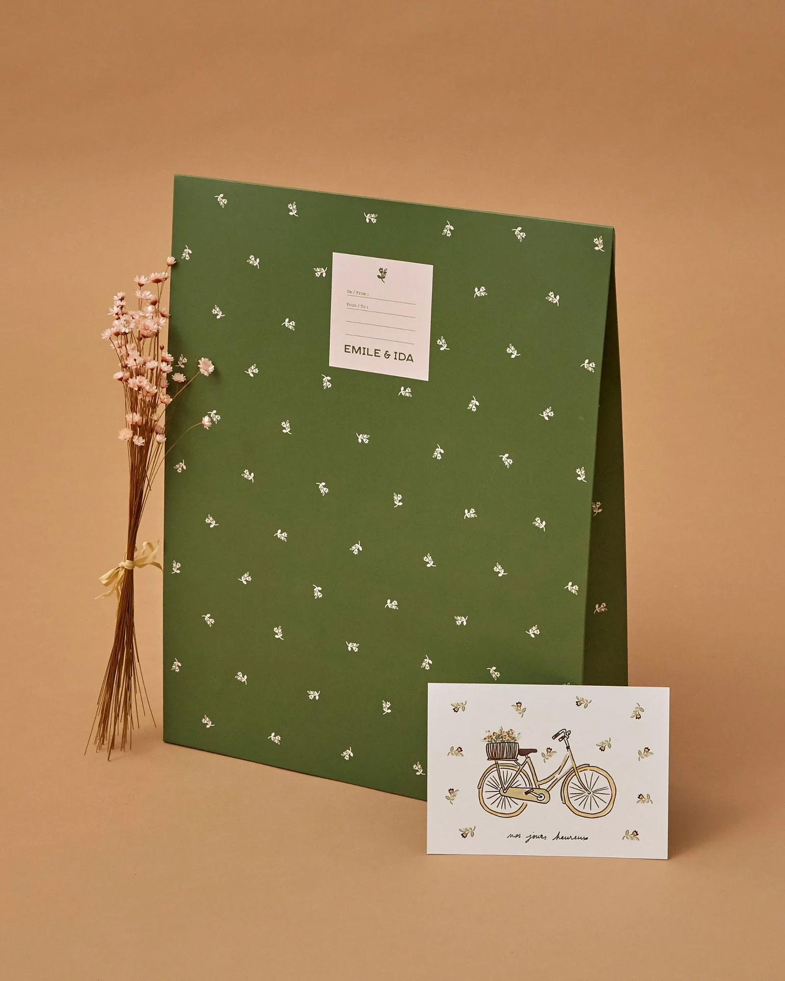 Pochette cadeau verte : idées pour emballer un jouet