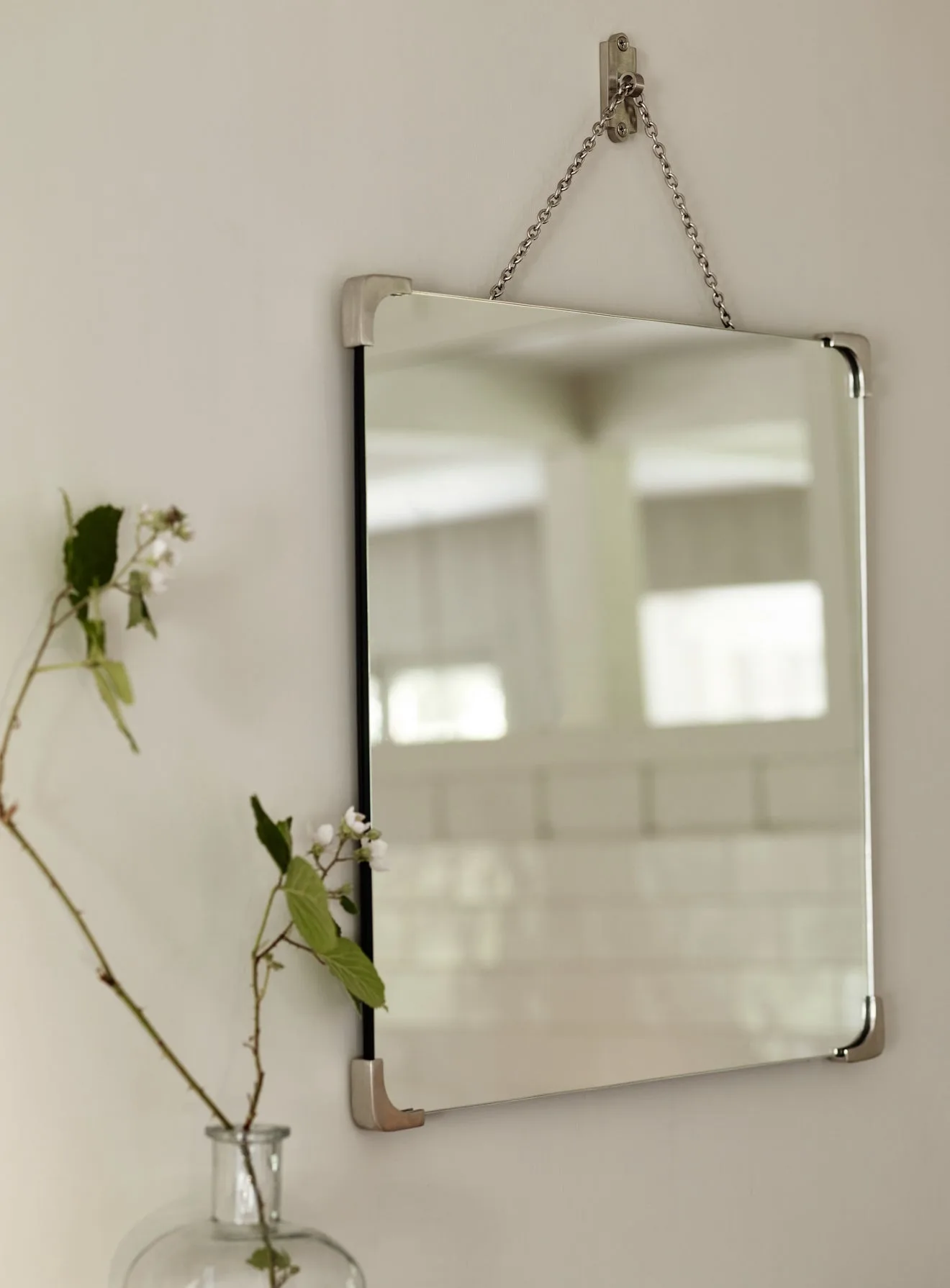 Towel Rail Materials Compared: Brass, Nickel, and Stainless Steel for Your Bathroom