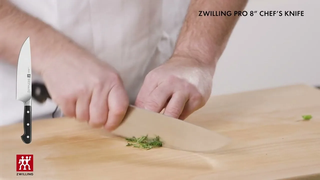 Couteau de chef ZWILLING Pro vs. poêle : lequel acheter en premier