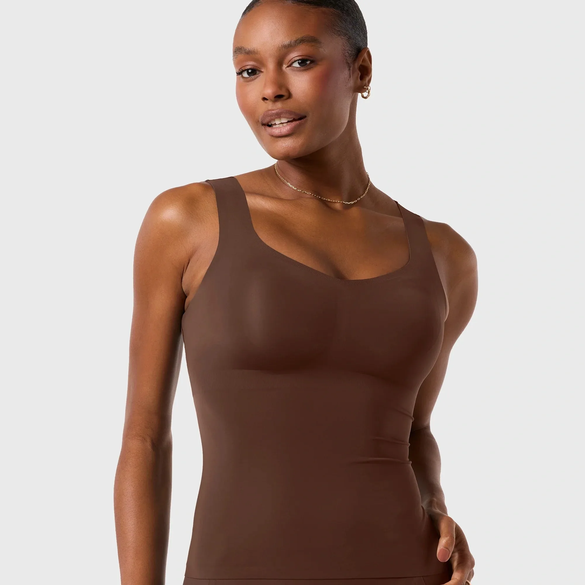 Defy Bra Tank Umber vs Clay: Guía de color y ajuste