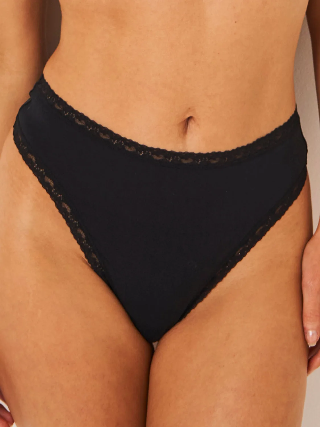 Choisir le bon string taille haute pour votre morphologie