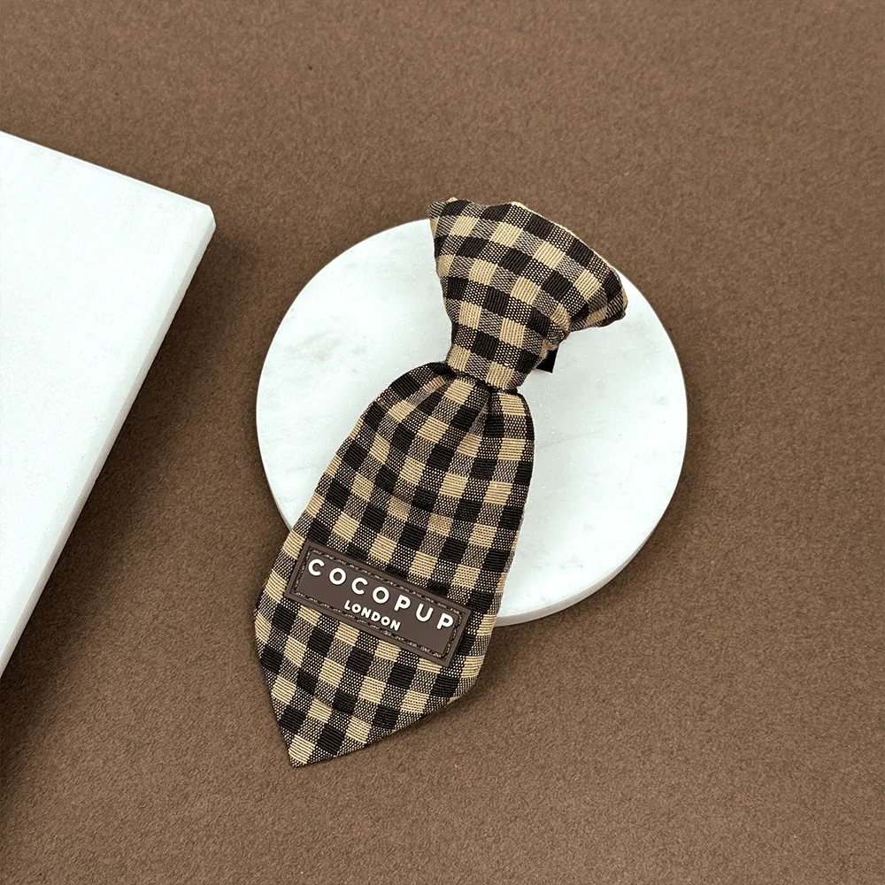 Corbata para perro vs. pañuelo: ¿qué estilo le sienta mejor?