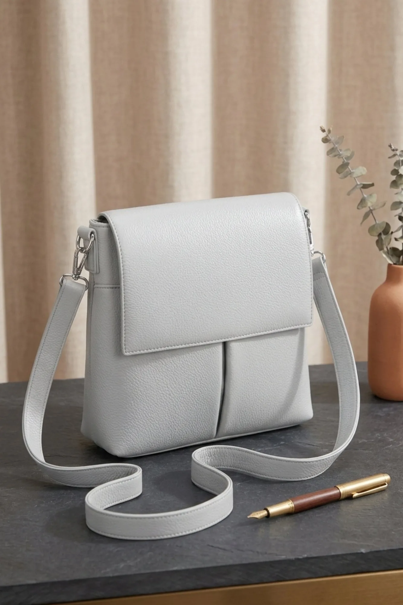 Sac bandoulière gris à rabat avant - Uinayan
