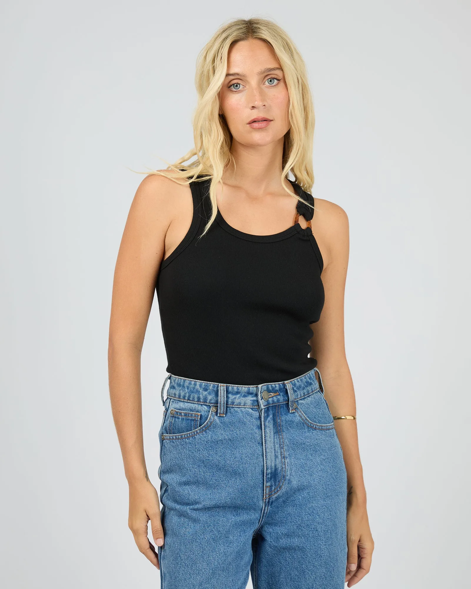 How to Choose a Tank Top for Layering and Everyday Wear
