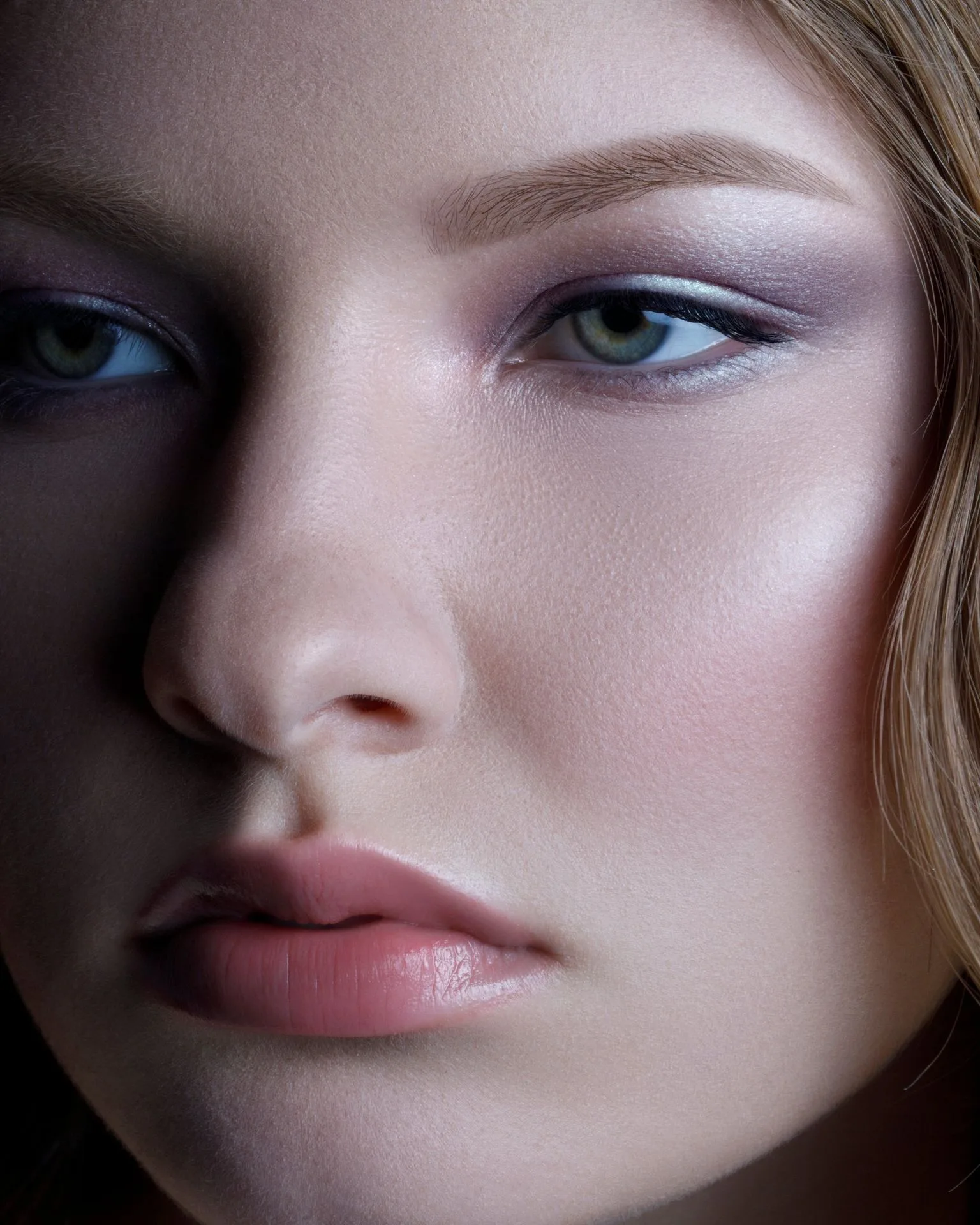 How to Apply Celestial Sphere Gelée Eye Gloss for a Modern Wet-Look Eye