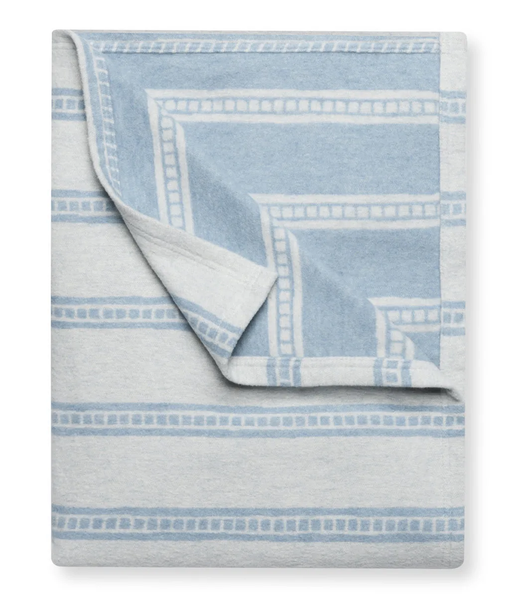 How to Choose a Blanket for a Baby Gift: Soft and Safe Options