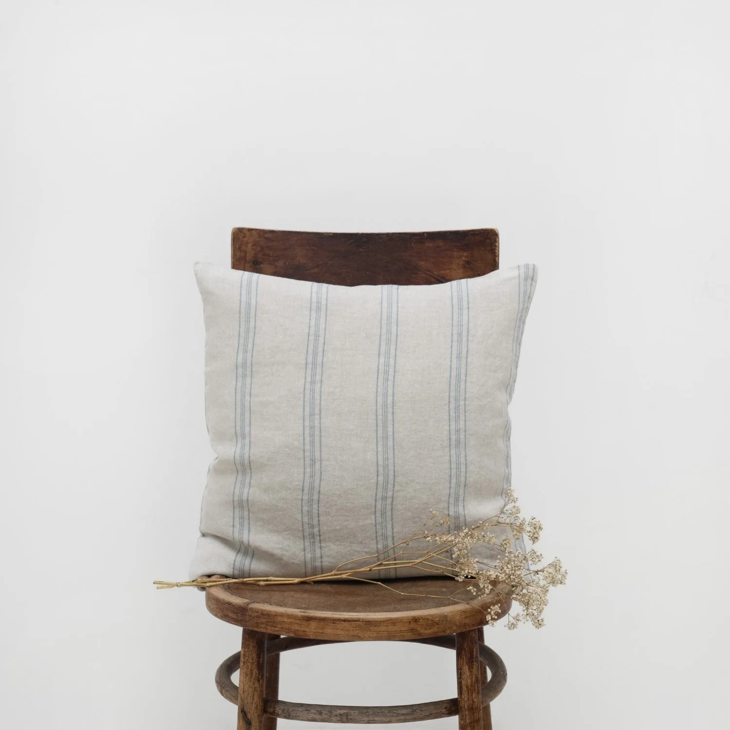 How to Style Linen Cushion Covers for a Cozy Living Room Makeover