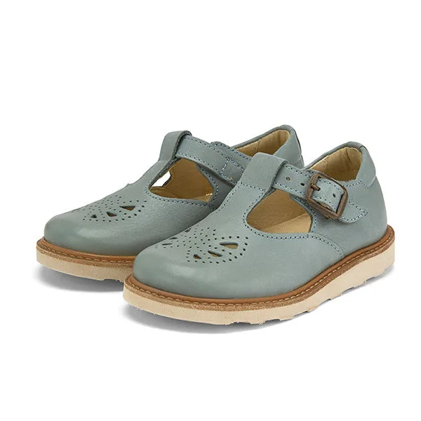 T-Bar, Velcro ou lacets : les fermetures des premières chaussures