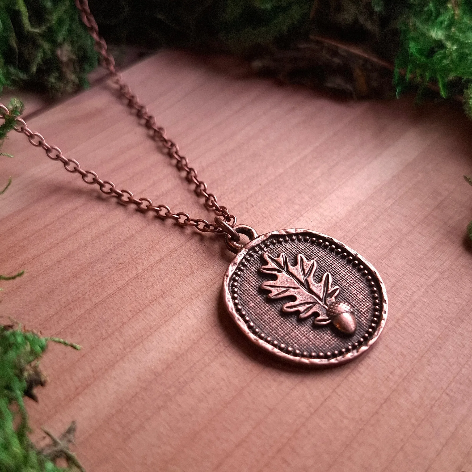 How to Choose an Acorn Pendant for a Nature Lover