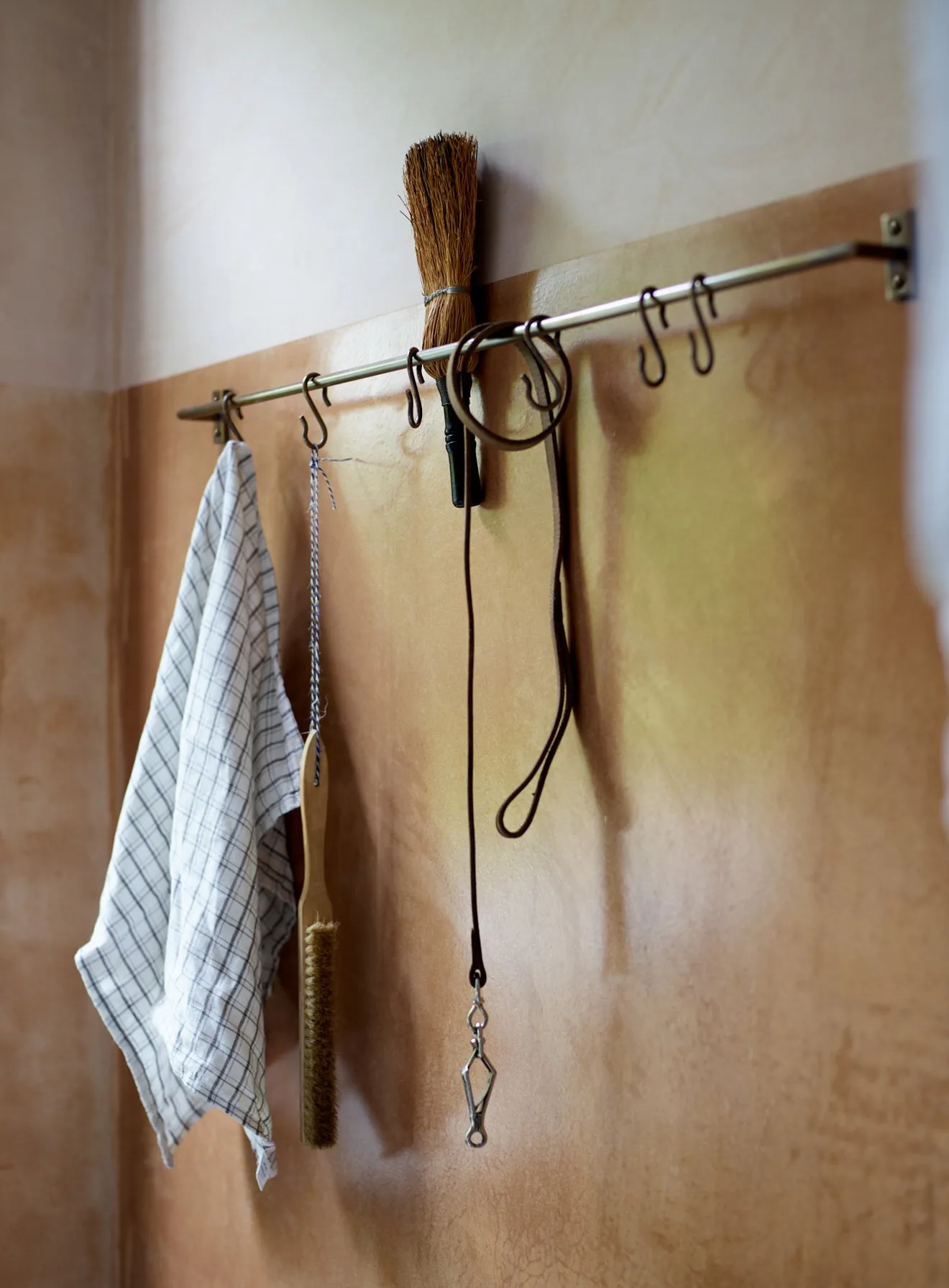 Grove Hanging Rail, Antique Brass