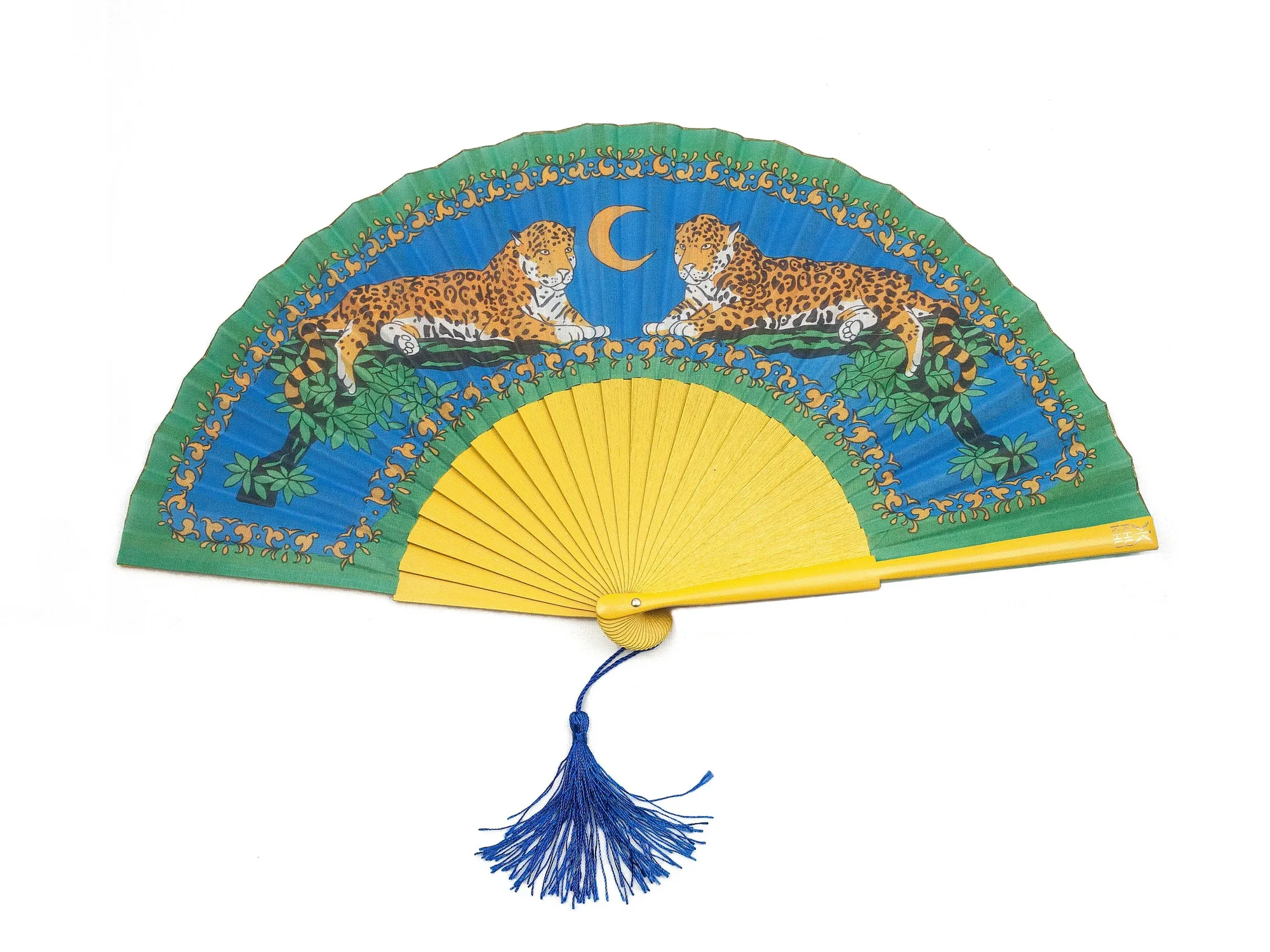 How to Wear and Carry a Hand Fan With Any Outfit