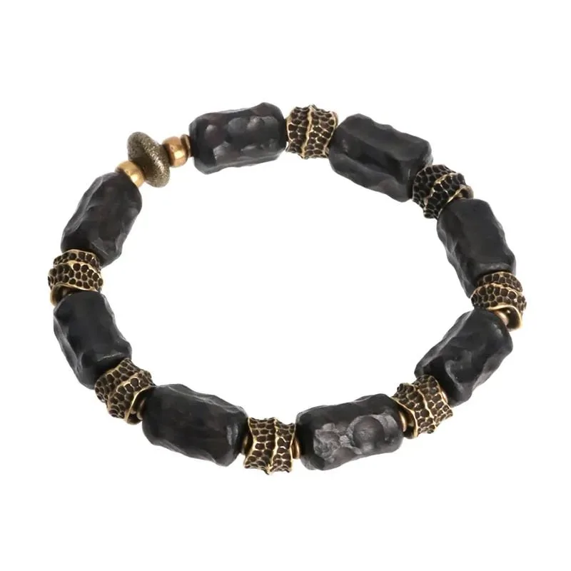 Het belang van het reinigen van je sieraden: fysieke en energetische voordelen