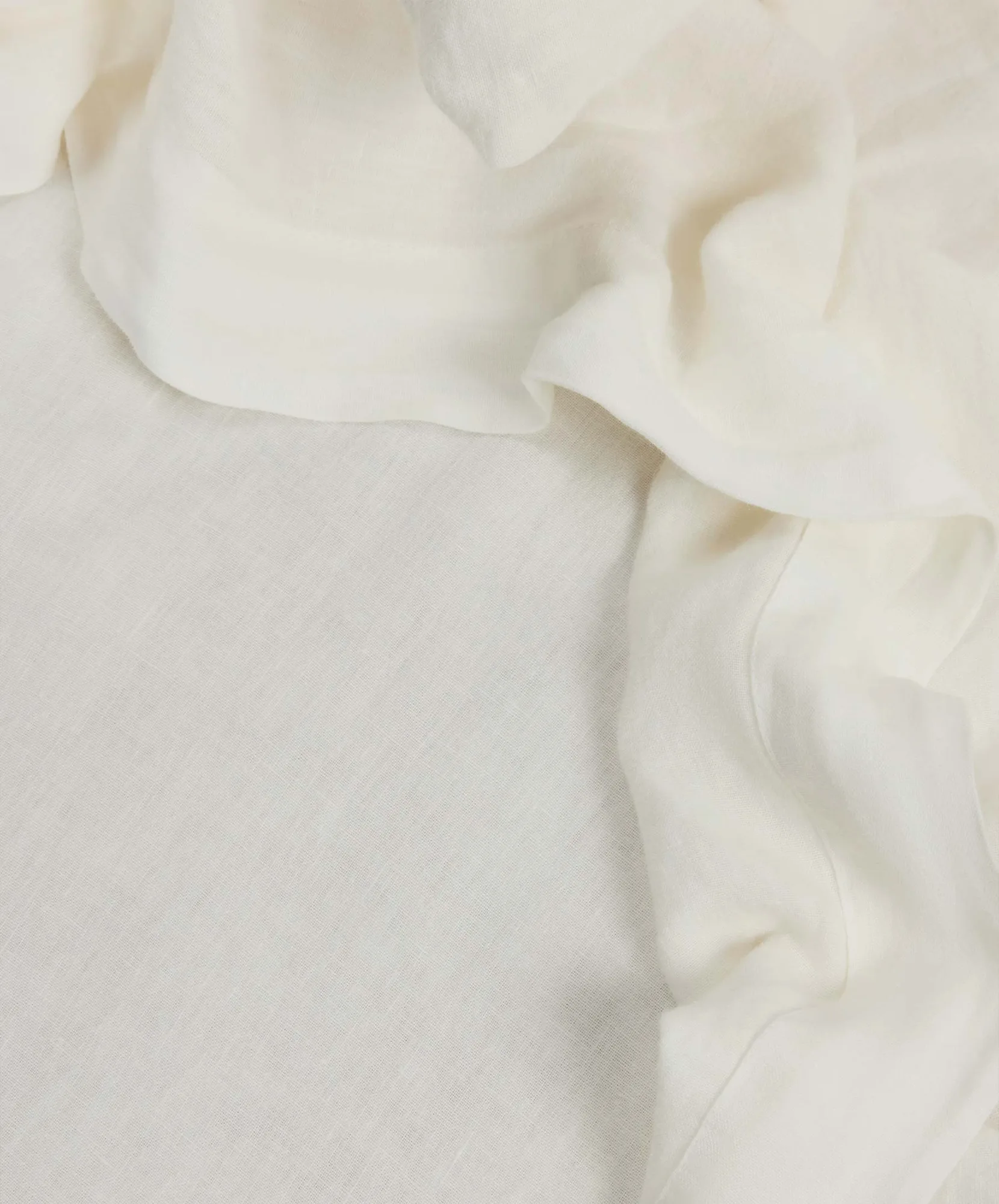 How to Prevent Linen Fitted Sheets from Slipping Off: Tips for a Secure Fit