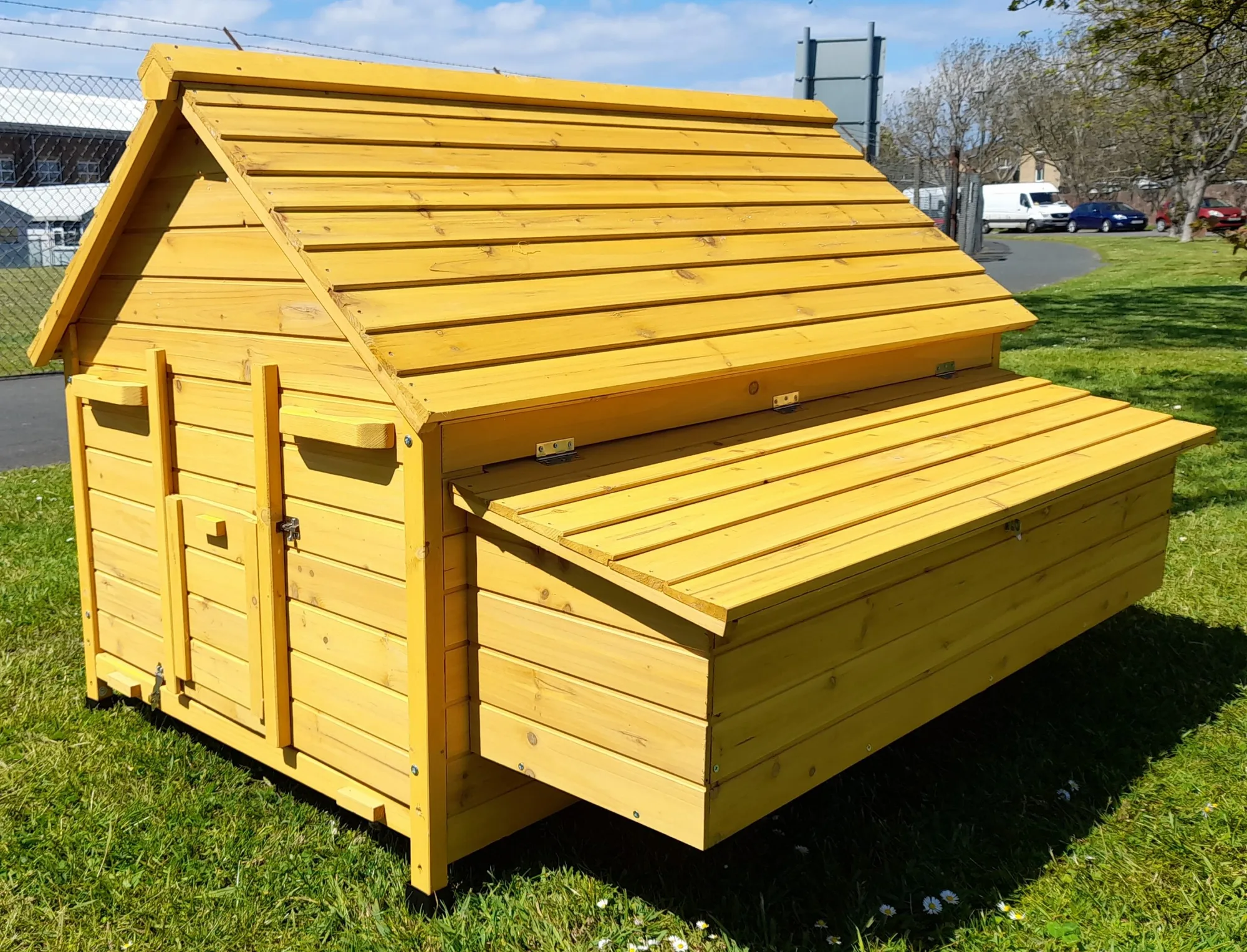 Chicken Coop vs Chicken House: Which Should You Buy?