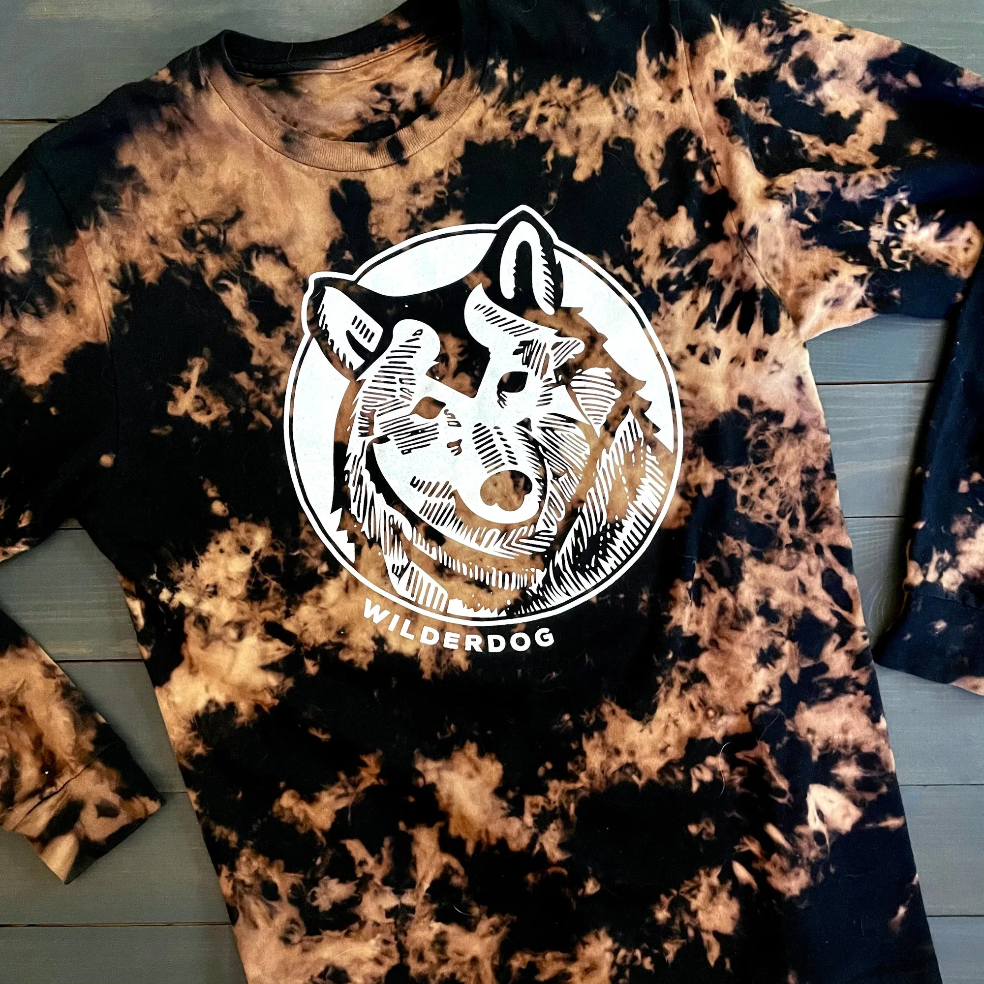 Come abbinare la maglia Reverse Dye Wolf per le avventure all'aperto