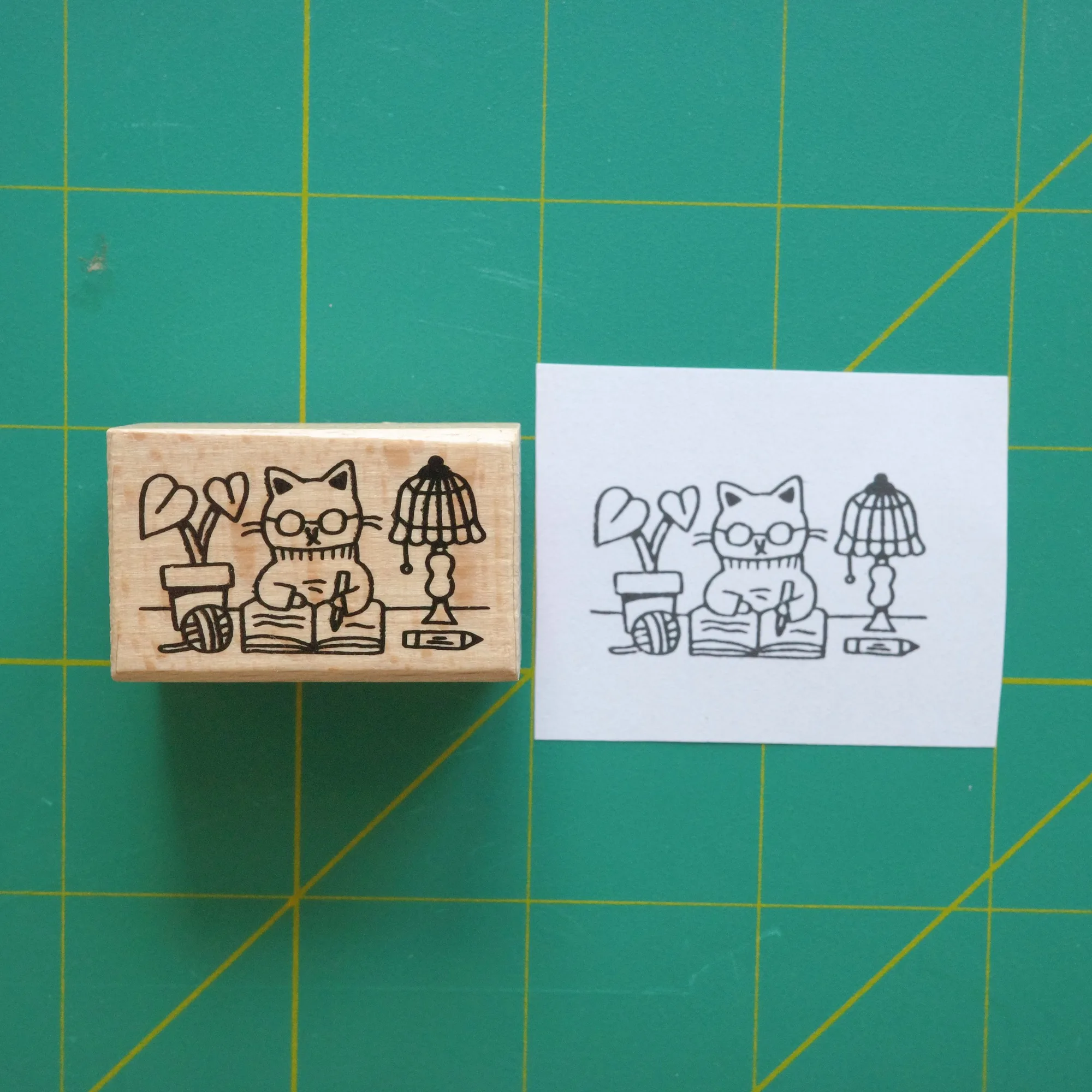 Desk Cat Stamp vs Memo Tape: Quick Notes Comparison