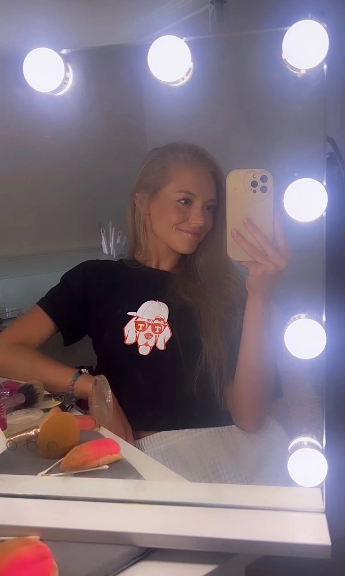 Estiliza a tua t-shirt personalizada com mascote da equipa para o dia do jogo