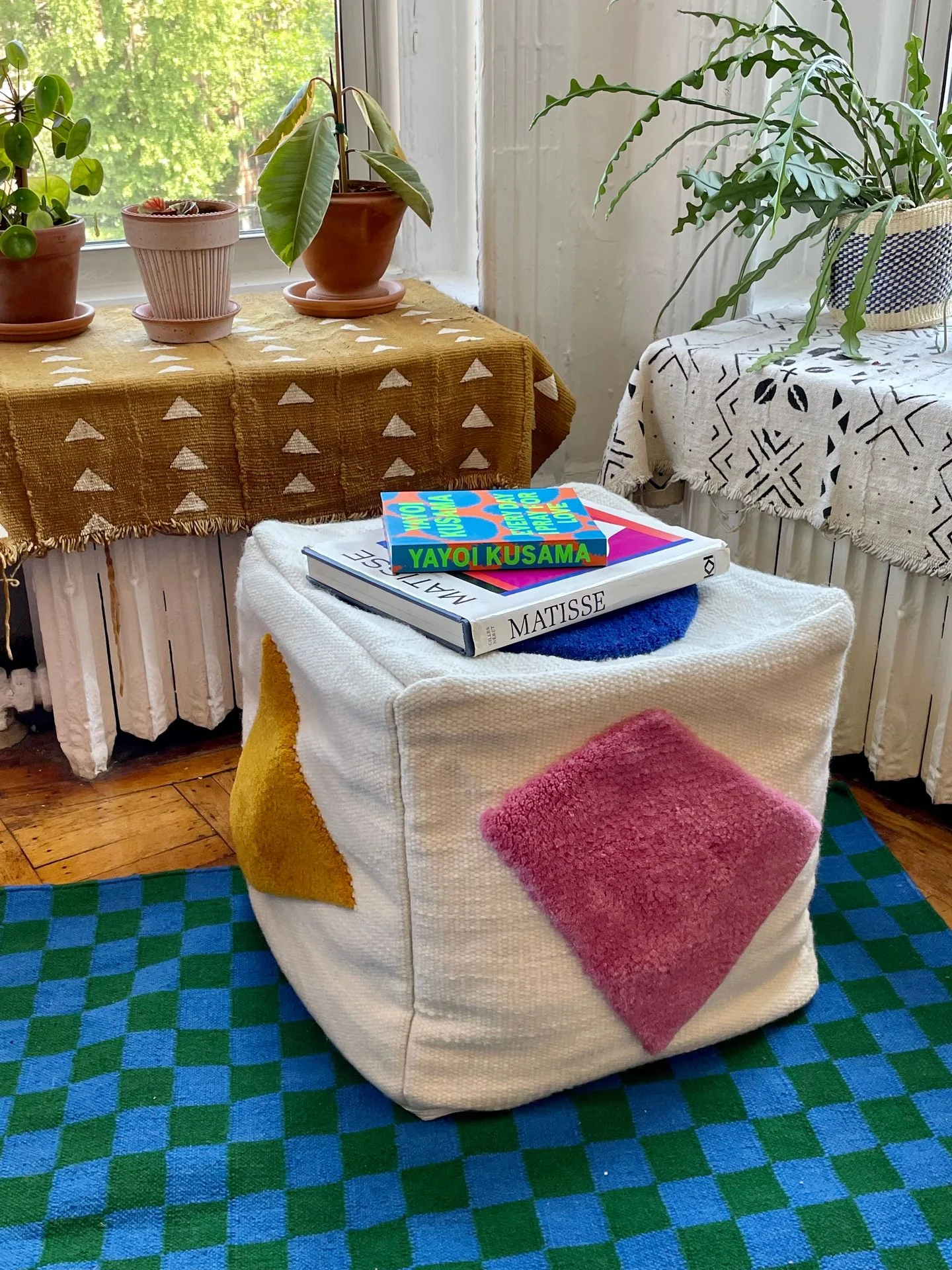 Pouf vs Ottoman: Key Differences and How to Choose the Right Seating Accent