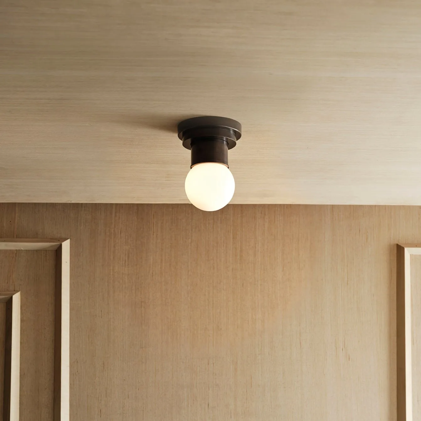 مصباح Pillar 4 Flushmount: حل إضاءة للسقف المنخفض