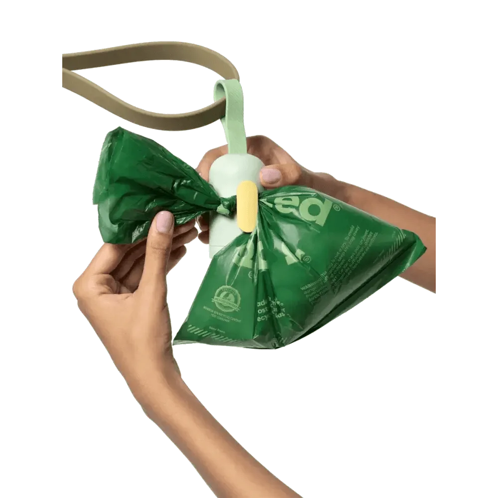 كيف تستخدم موزع أكياس الفضلات أثناء المشي