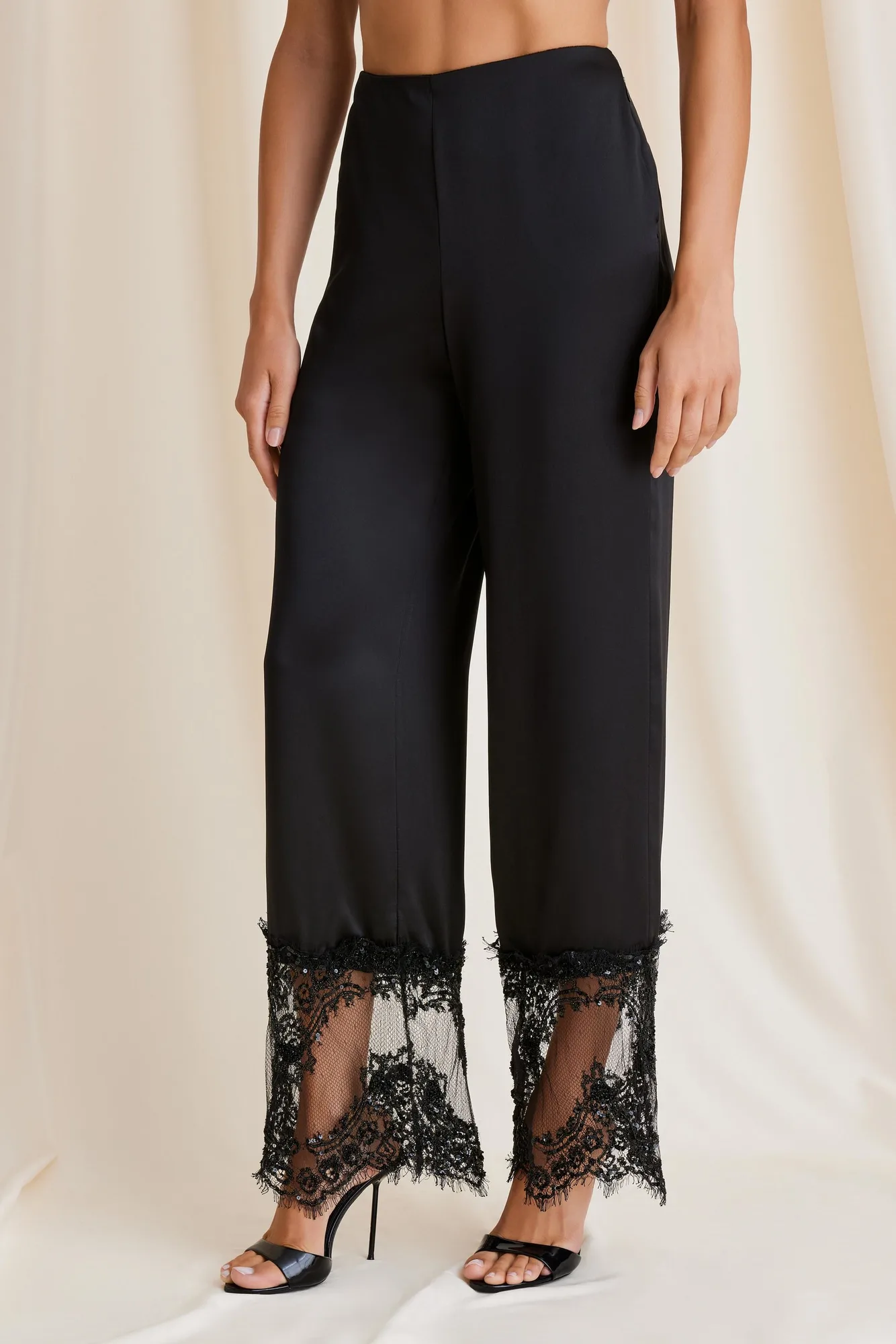 SELINA vs JULIA Pants: Which Cut Flatters Your Shape?