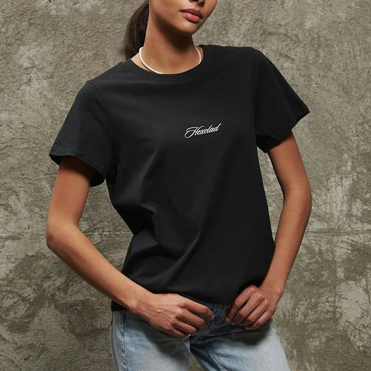 Damski T-shirt Cursive HexClad: przewodnik po rozmiarach i kroju
