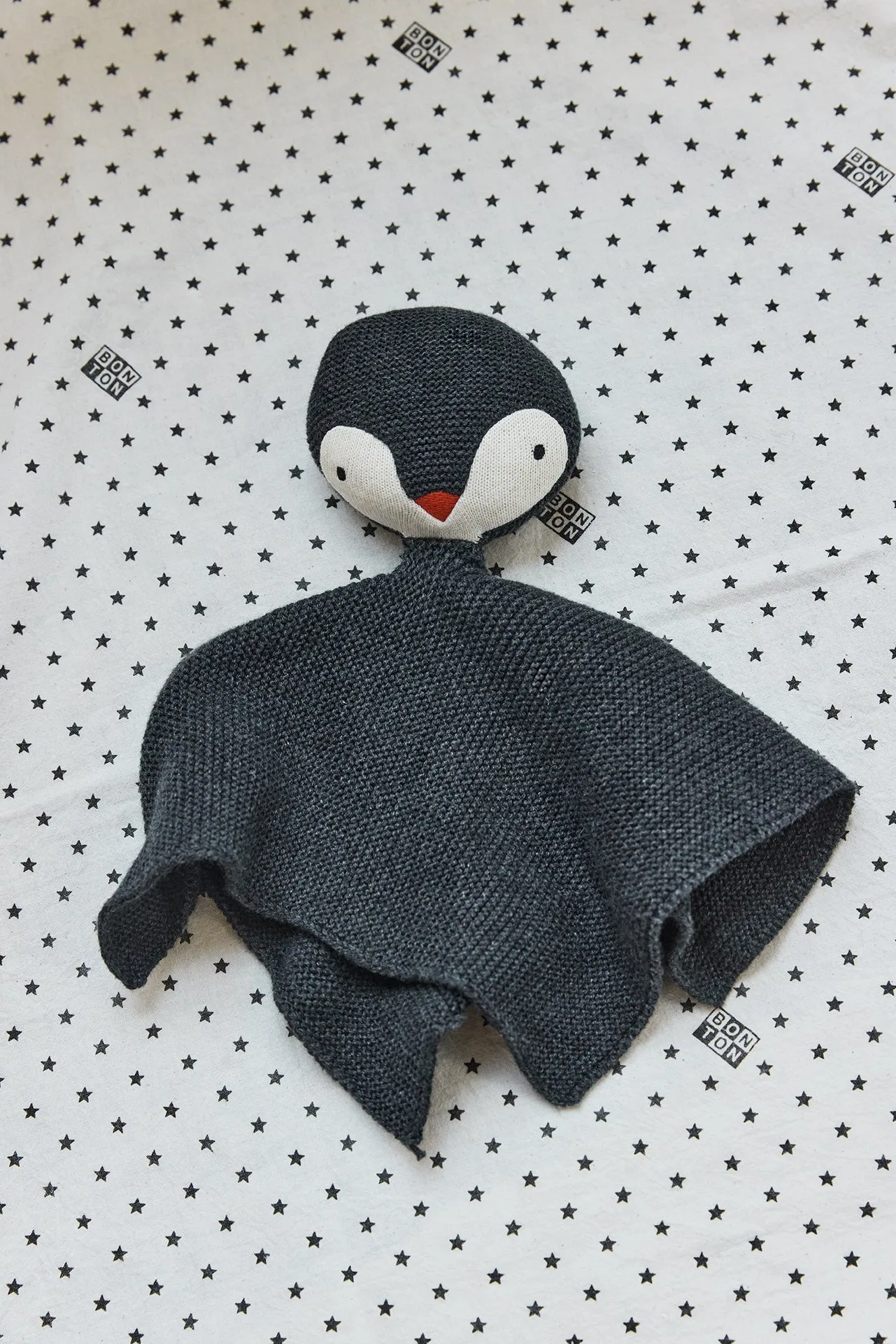 Peluche pingüino o conejo para bebé: ¿cuál elegir?