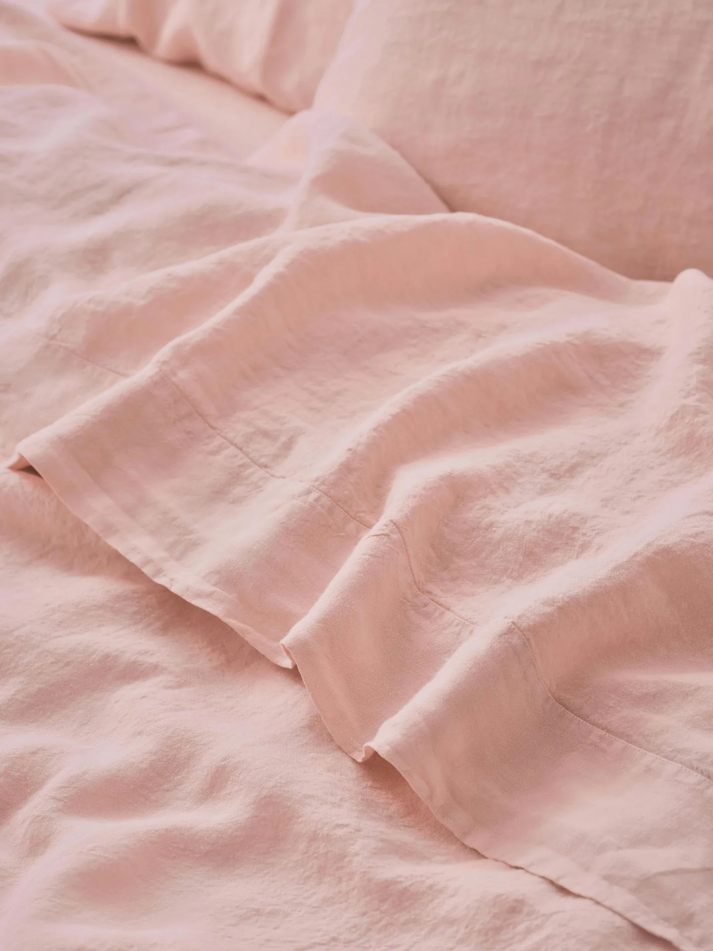 How to Choose the Right Flat Sheet Size for Your Bed: A Complete Guide to Bedding Dimensions