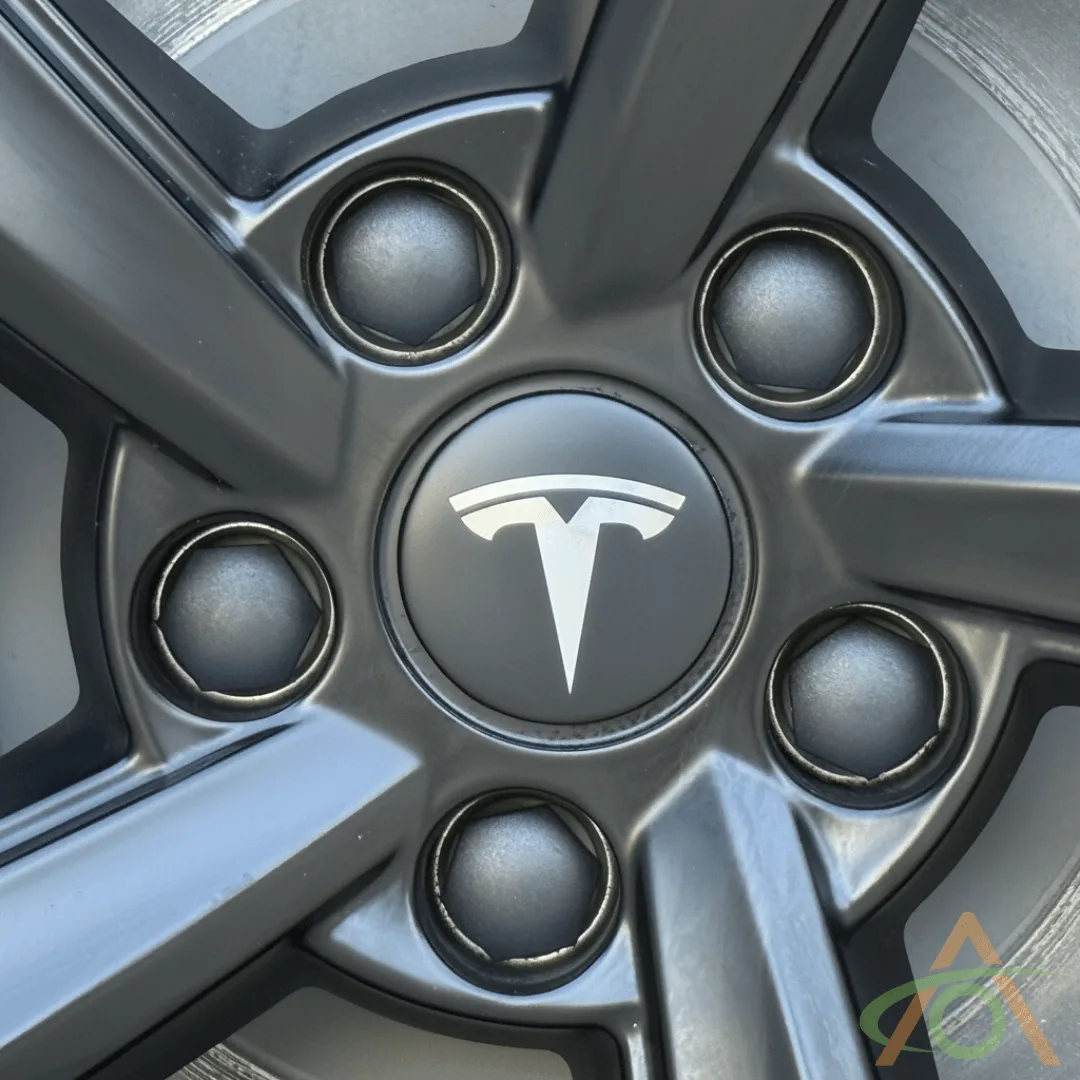 طقم غطاء العجلة المركزي من Tesla