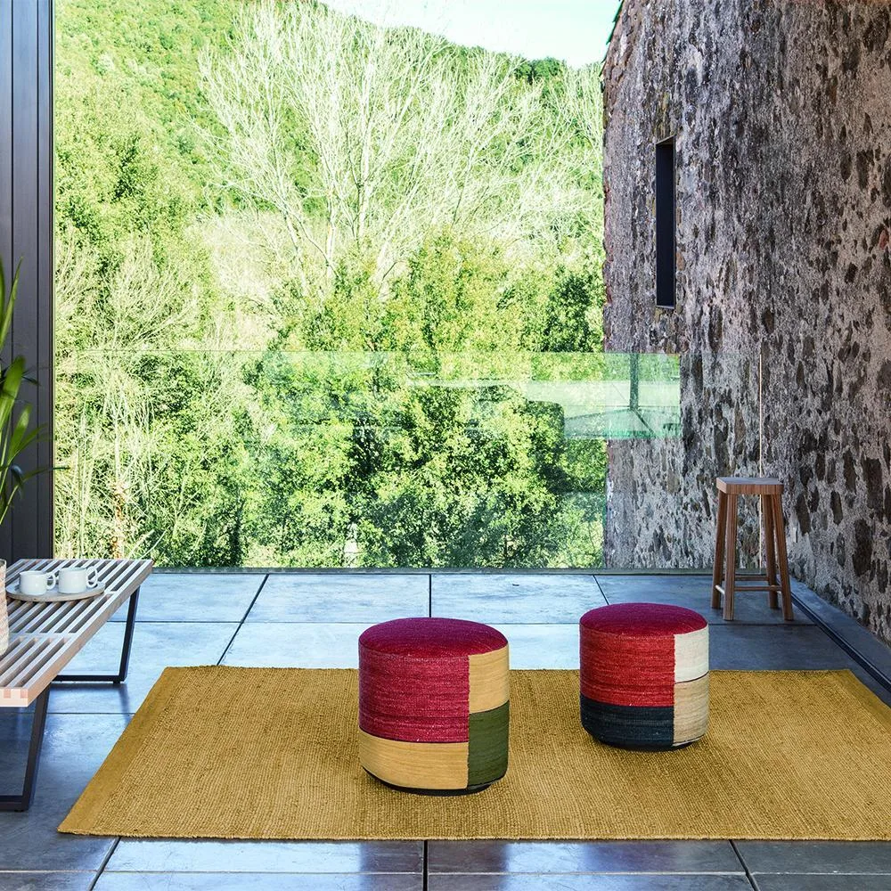 How to Style a Kilim Pouf in a Modern Living Room: Placement, Color, and Texture Tips