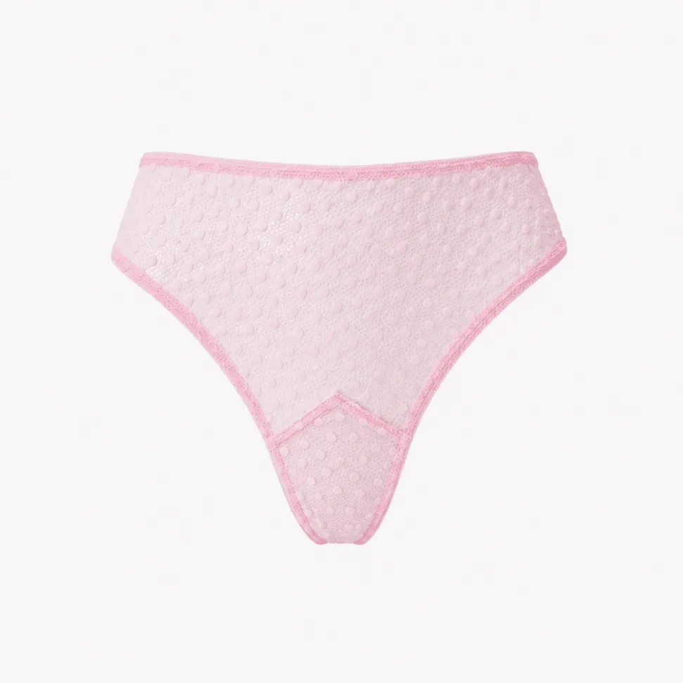 Daisy Tanga vs Madeleine Thong:極簡剪裁誰勝出?