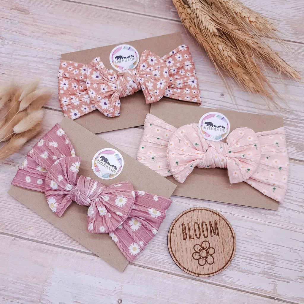 Lot de mini nœuds floraux neutres : idées de style