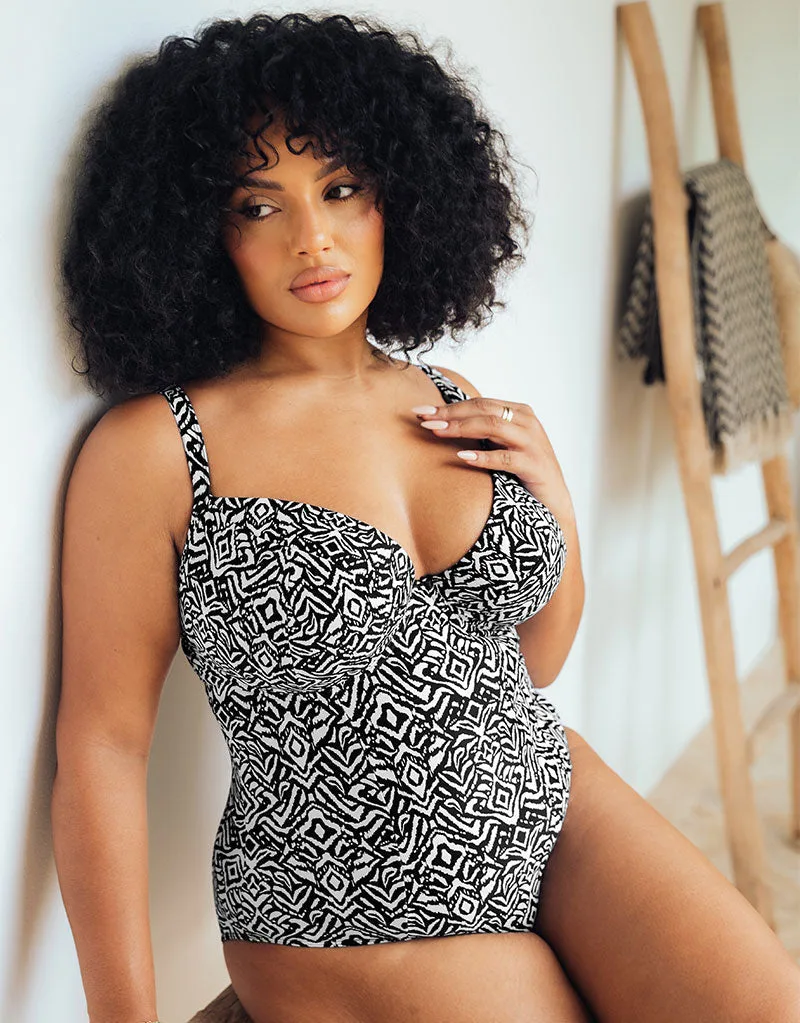 Padded Plunge vs Non-Wired Swimsuit: Which Support for You?