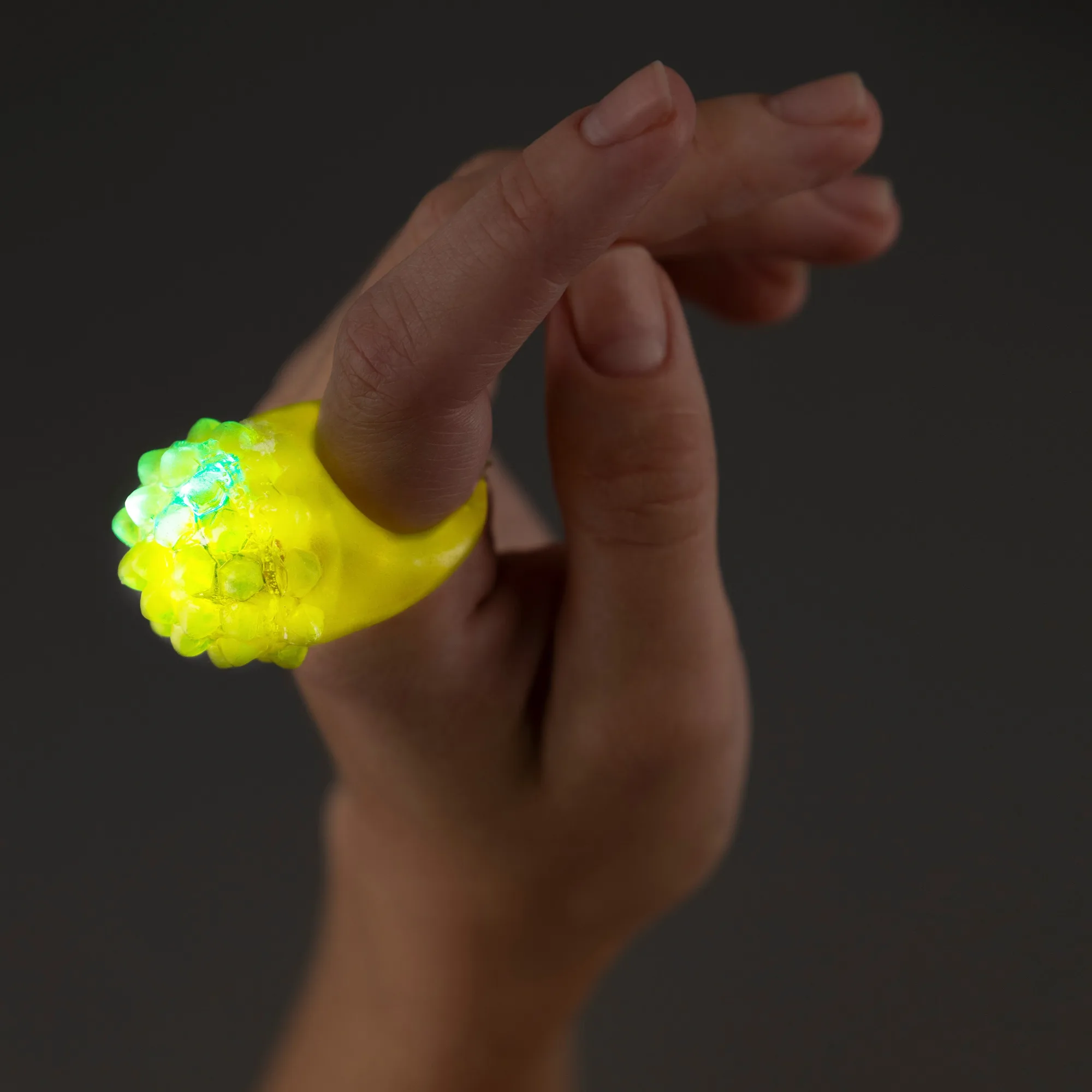 Gele LED-verlichte knipperende jelly bump ringen - 6 stuks