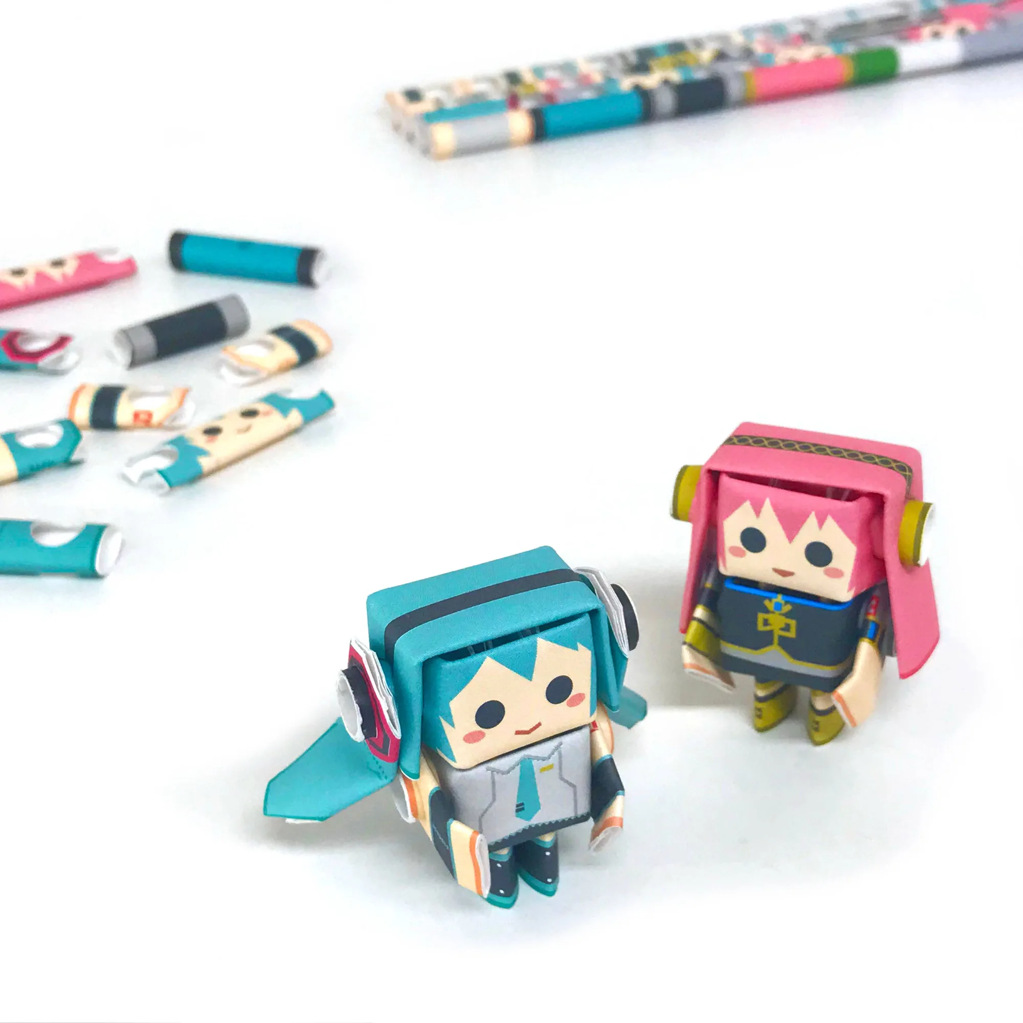 PIPEROID Hatsune Miku series Miku & Luka - paper craft robot