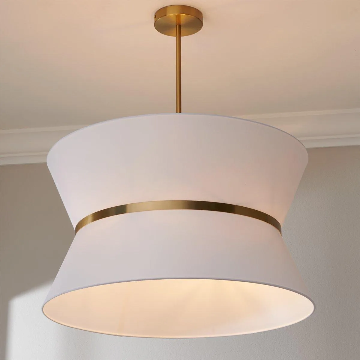 How to Choose Lighting for a Bedroom with a Tray Ceiling