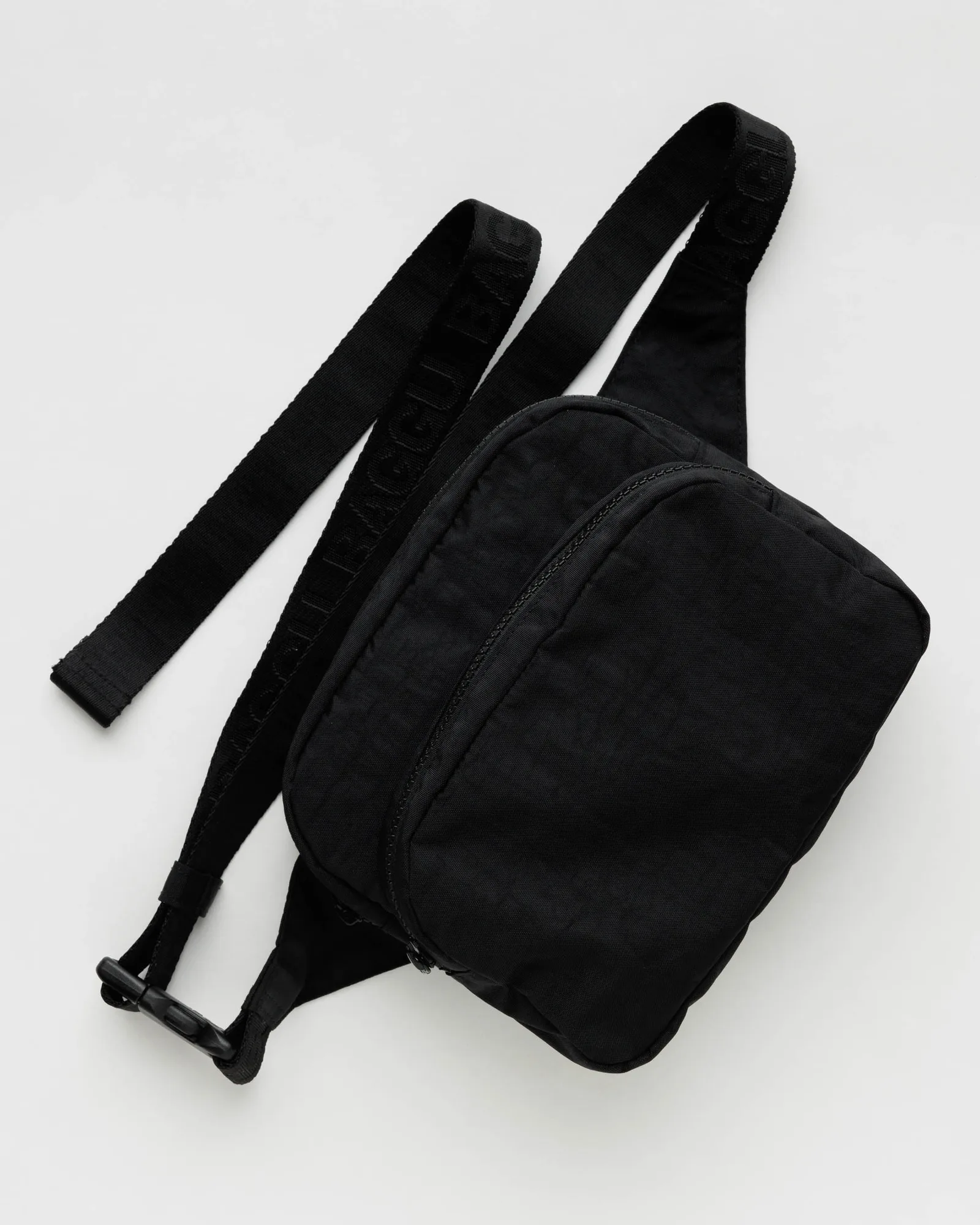 So stylen Sie eine Bauchtasche für den Alltag