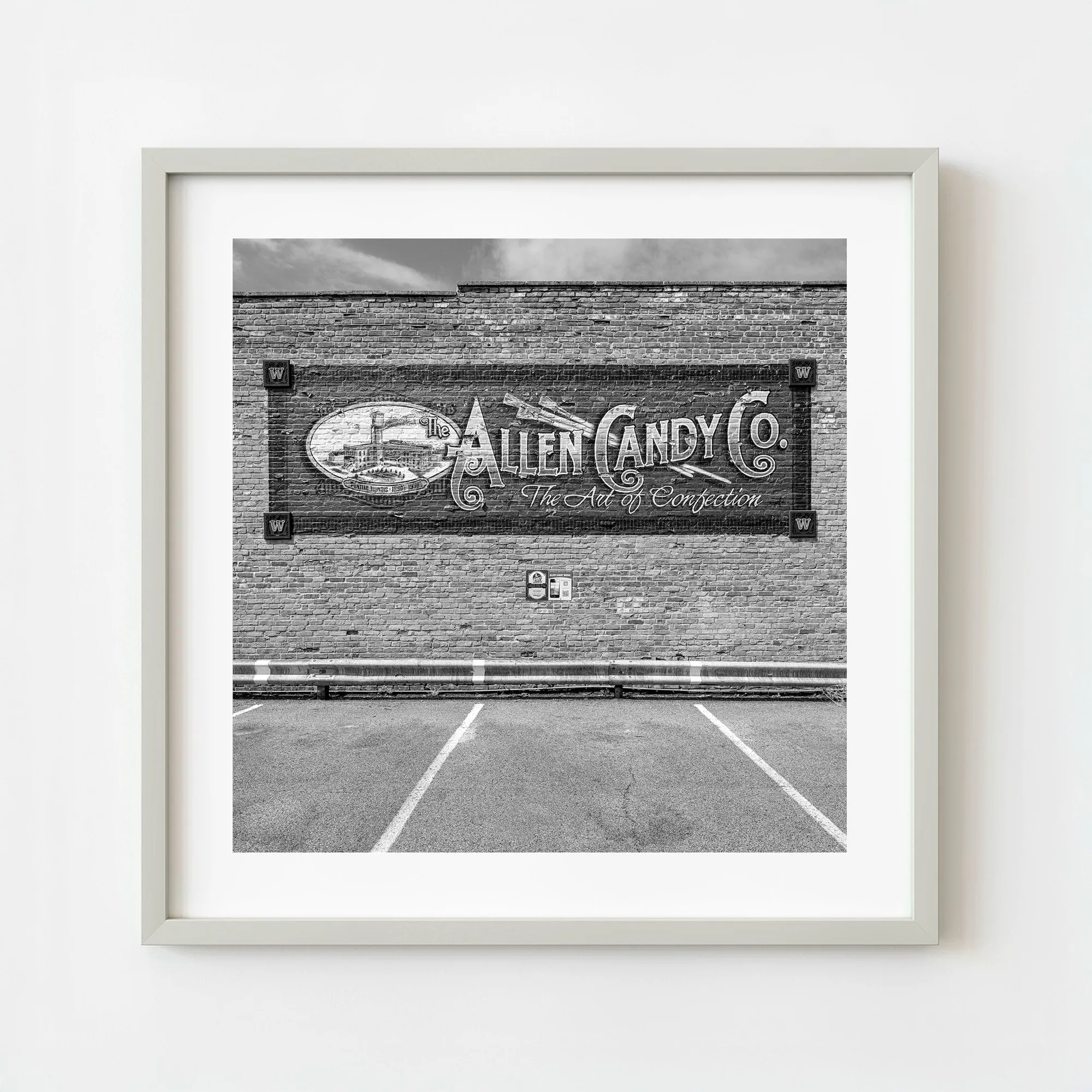 États-Unis Illinois Pontiac Allen Candy Company Peinture Murale Historique Scène de Rue en Noir et Blanc Art Mural | Édition Limitée de 10