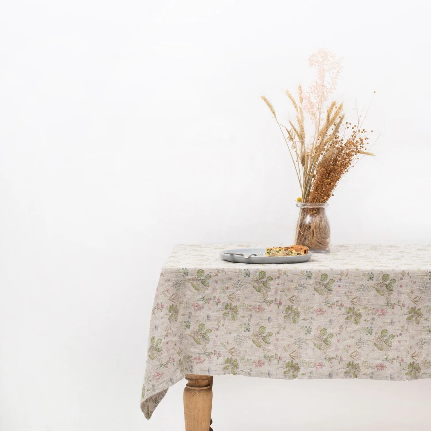Linen Table Runners vs Placemats: Which is Right for Your Table Setting?