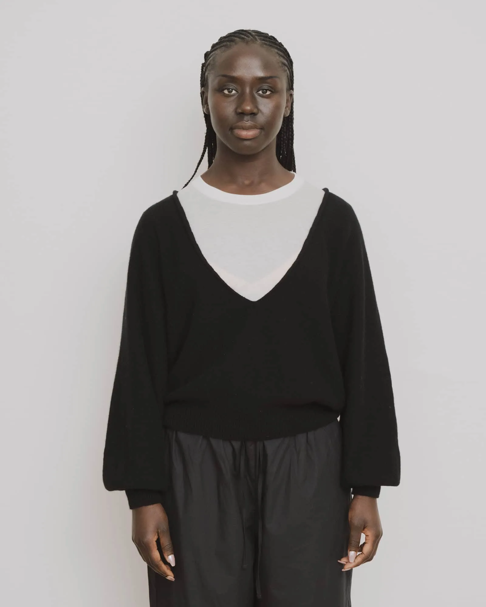 Soar V Neck أم Tier V Neck: أي البلوزات أفضل؟