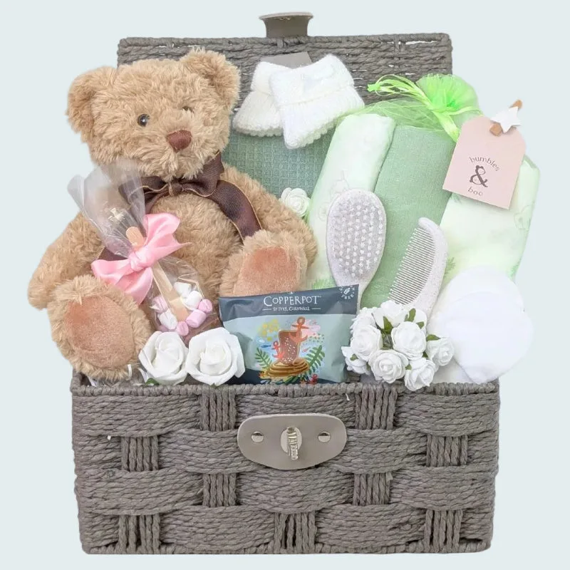 What to Pack in a Baby Shower Hamper for a New Mom