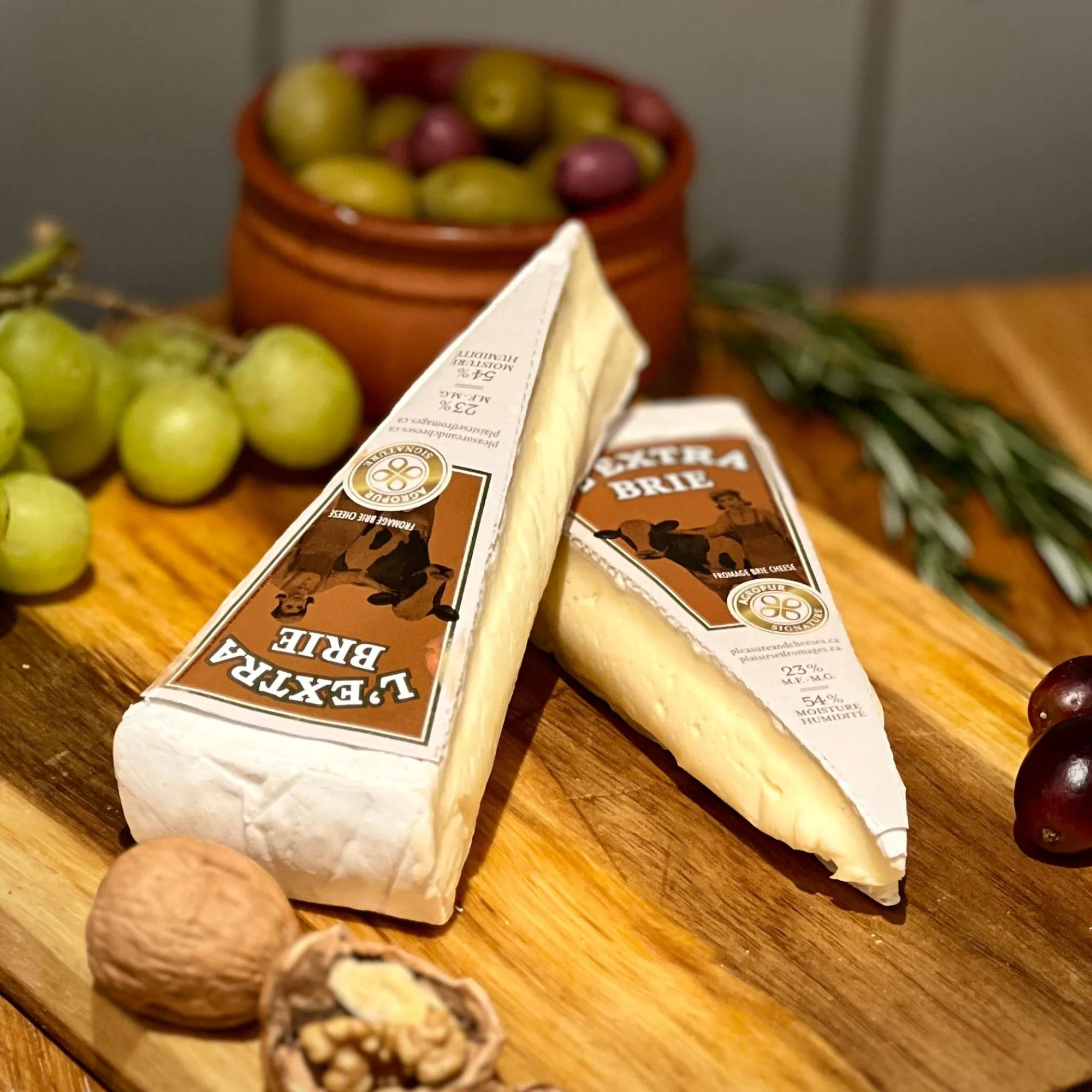 L'Extra Brie vs Danish Fontina: 어떤 치즈를 선택할까?