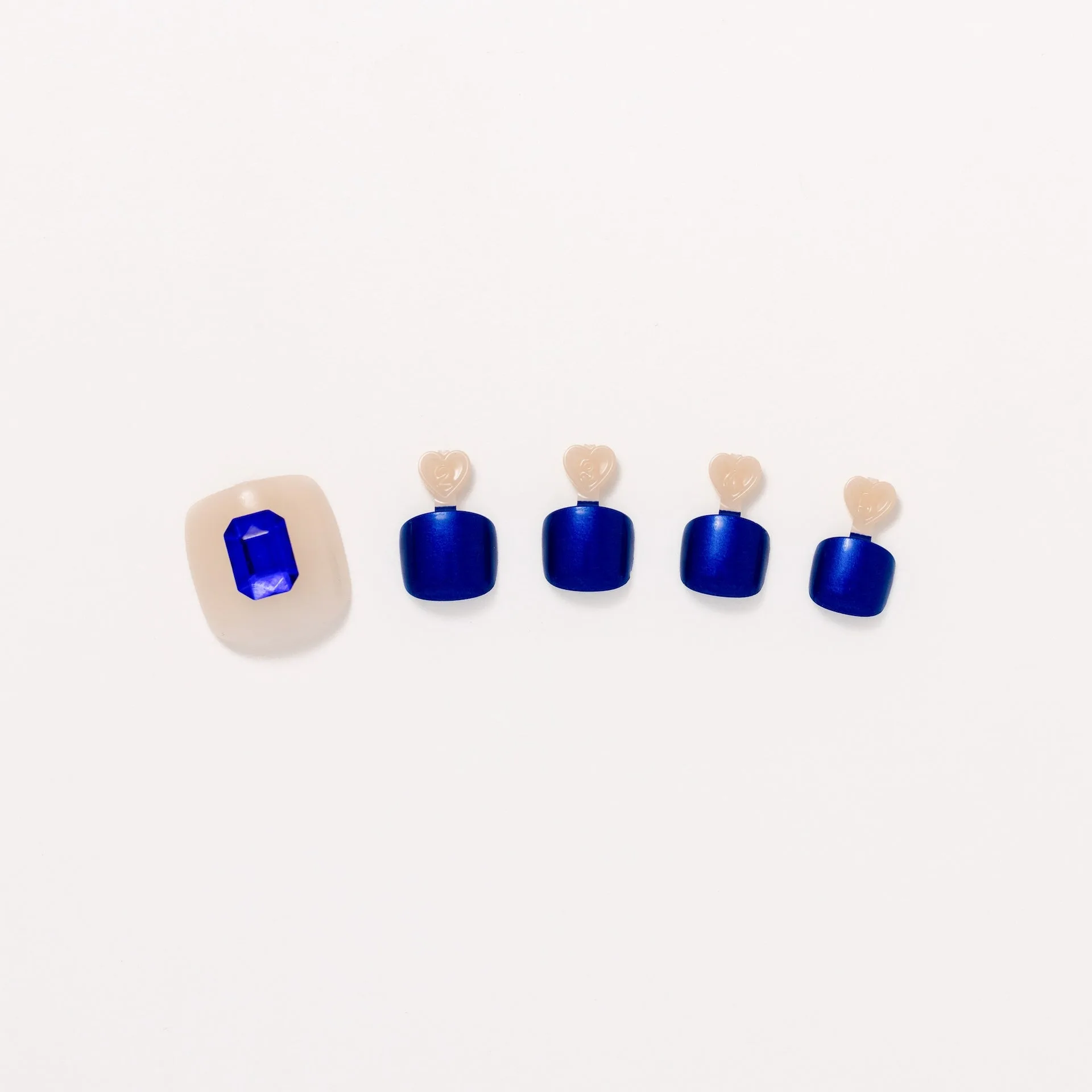 Hope Diamond press-on-nagels aanbrengen voor een edelsteenlook