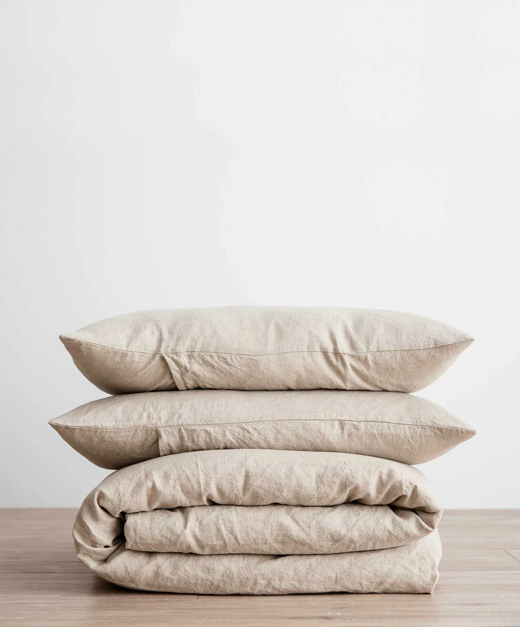 Linen vs Microfiber: Which Bedding Material is Better for Your Sleep and Sustainability?
