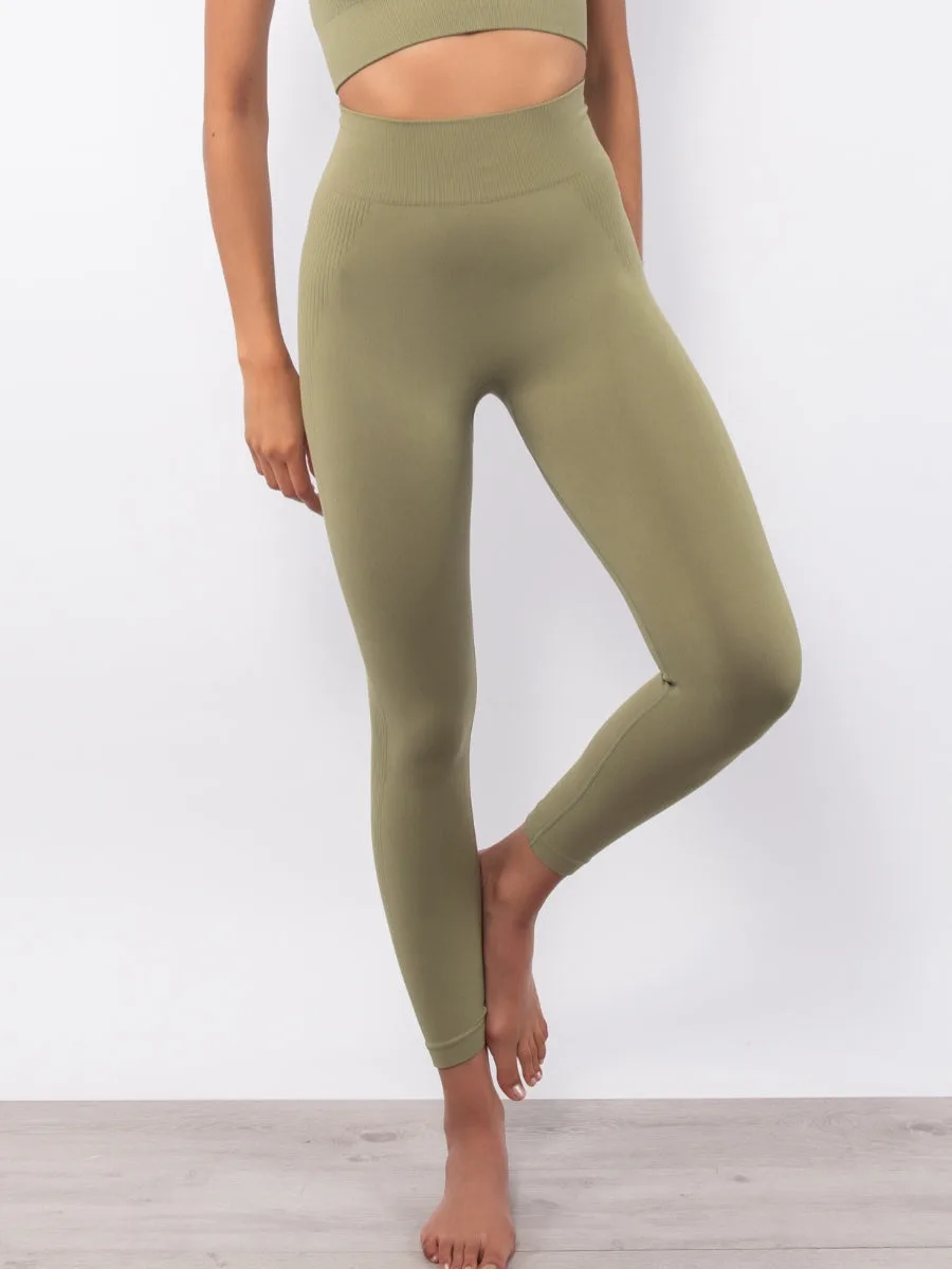 Mid-rise vs high-waist leggings: welke pasvorm past bij jou?