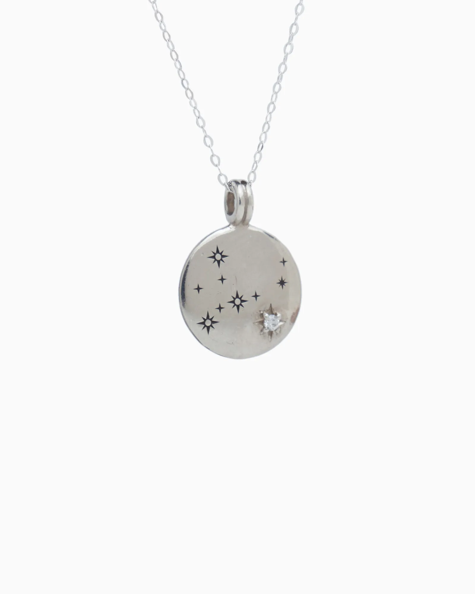 So wählen Sie eine Silber-Anhängerkette