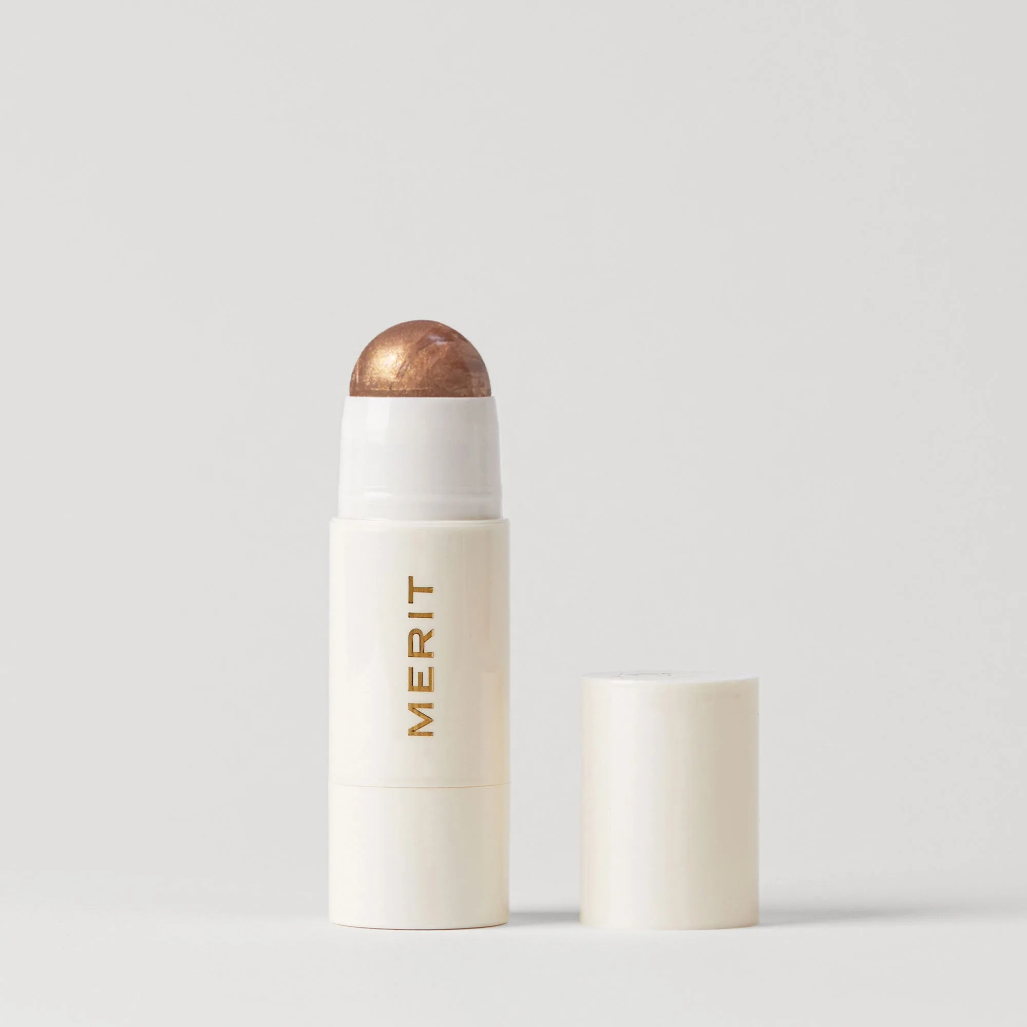 Lip Oil vs. Lip Gloss: What's the Difference and Which Should You Choose?