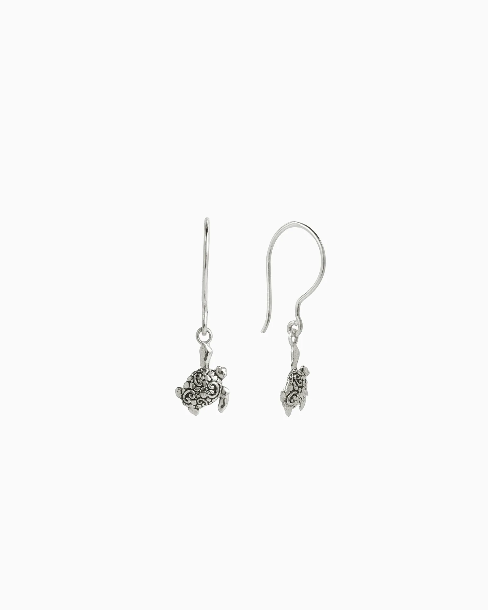 Brincos de gota tartaruga marinha com concha de textura petróglifo